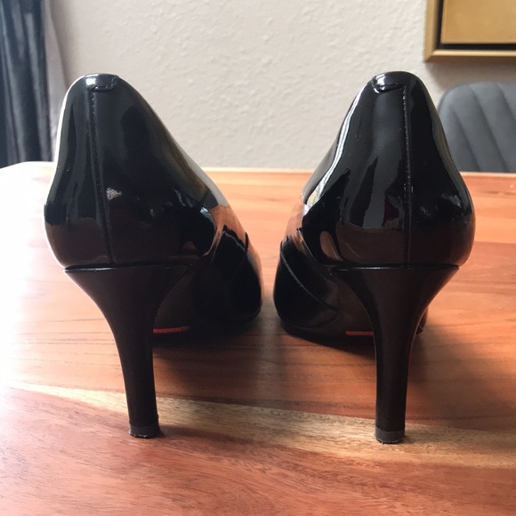 CUSHIONED Heels! Rockport Patent Leather pumps - Picture 3 of 10